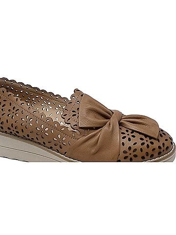 Django & Juliette Women's Omilla Slip-On in Dark Tan-Vanilla Sole Leather (view 2)