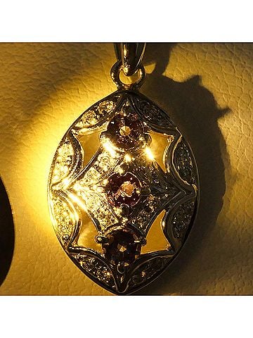 Unbranded PT900 Platinum / PT850 Necklace with Alexandrite 0.28 ct and Diamond 0.14 ct, Certificate of Authenticity, Total Weight 6.3g, 41cm, Like New Condition. (view 2)