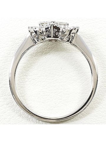 Unbranded 18K (18-karat white gold) ring with 1 diamond (0.33 ct), total weight 2.6g, like new. (view 2)