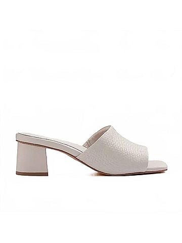 Frankie4 Women's Kennedy Weave Heel in Bone (view 1)