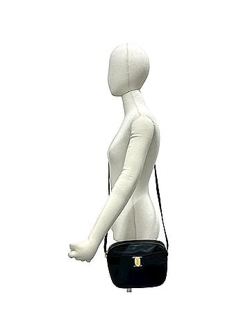 Salvatore Ferragamo Salvatore Ferragamo Vintage Vara Ribbon Leather Shoulder Bag, Black, 45087 (view 2)