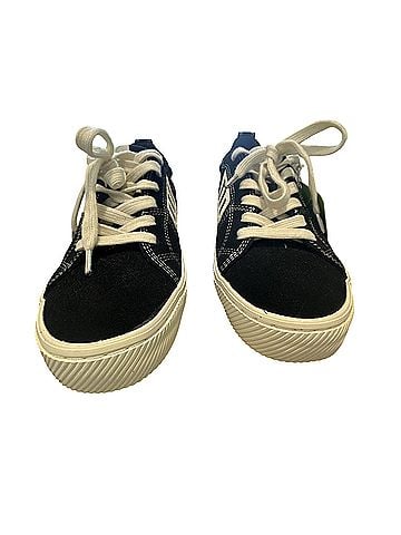 Cariuma Sneakers (view 1)