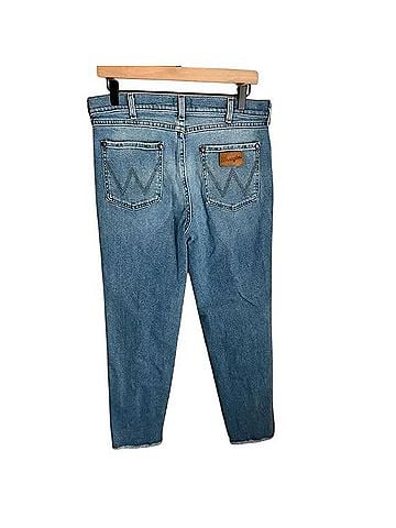 Wrangler Retro Heritage Crop Raw Step Hem Jeans (view 2)