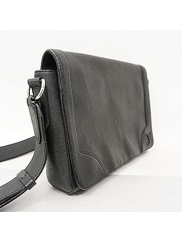 Louis Vuitton Louis Vuitton Taiga New Flap Shoulder Bag M30807 Noir Men's (view 2)