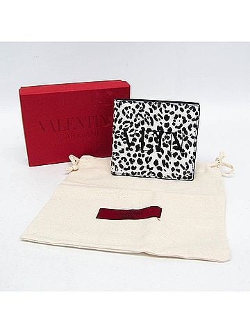Valentino Garavani Valentino Garavani VLTN Logo Leopard Compact Wallet WY0P0654MHK Men,Women Leather Bill Wallet (bi-fold) Black,White (view 2)