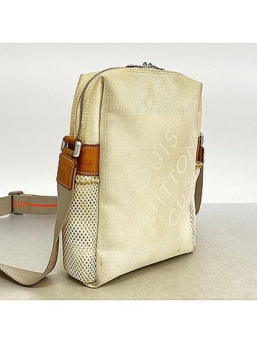 Louis Vuitton Louis Vuitton Damier Géant LV Cup Weatherly Shoulder Bag M80637 White Men's (view 2)