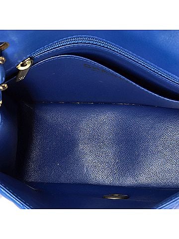 Chanel Square Classic Single Flap Bag Chevron Lambskin Mini (view 2)