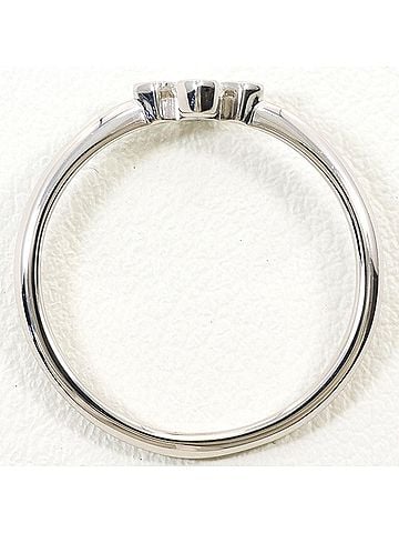 Unbranded 18K (18-karat white gold) ring with diamond (no carat markings), total weight 1.7g, like new. (view 2)