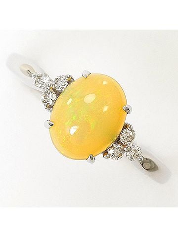 Unbranded 18K (18-karat white gold) ring, with 1.00ct opal and 0.10ct diamonds, total weight 2.5g, like new. (view 1)
