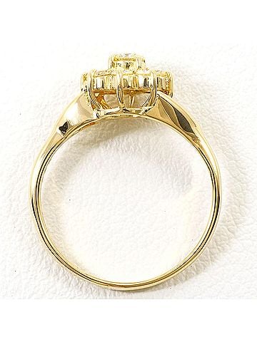Unbranded 18K (18-karat) yellow gold ring with a 0.30ct diamond. Total weight 2.1g. Like new condition. (view 2)