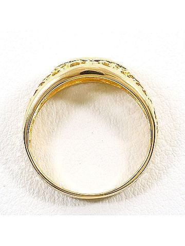 Unbranded 18K (18-karat) yellow gold ring with a 0.05ct diamond, total weight 2.1g, like new. (view 2)
