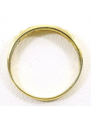 Unbranded 18K (18-karat) yellow gold ring with a 0.06ct diamond, total weight 1.6g, like new. (view 2)