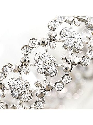 Unbranded 18K (18-karat white gold) bracelet with 3.00ct diamonds, includes appraisal certificate, total weight 24.7g, 18.5cm length, like new condition. (view 2)