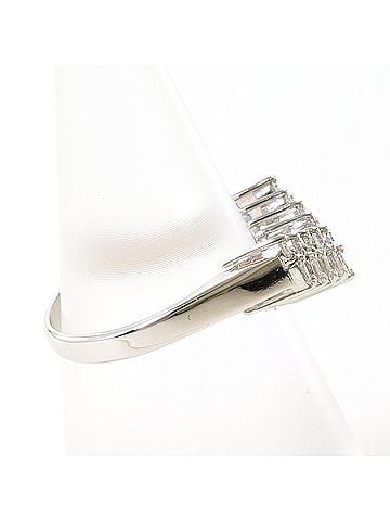 Unbranded PT900 Platinum Ring with 0.34ct Diamond, Total Weight 3.8g, Like New Condition. (view 2)