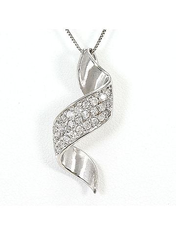 Unbranded 18K (18-karat white gold) necklace with 0.4ct diamond, includes appraisal certificate, total weight 4.5g, 45cm length, like new condition. (view 1)
