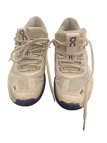 On Cloud Sneakers (view 1)