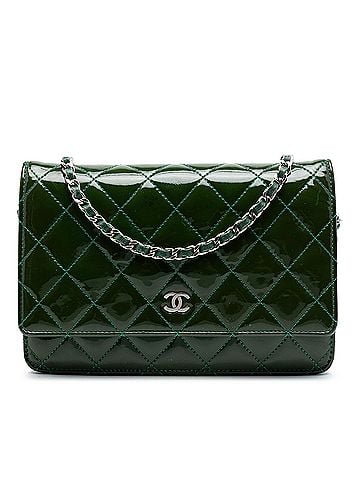 Chanel CC Quilted Patent Wallet On Chain (view 1)