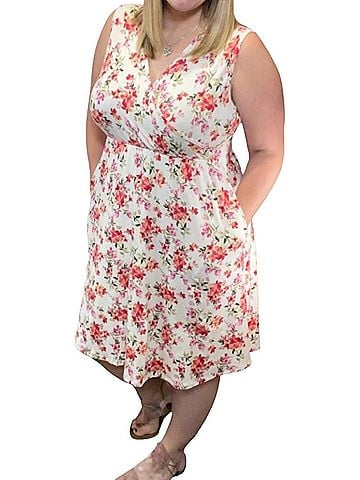 Michelle Mae Taryn Sleeveless Midi Dress in White Floral (view 2)