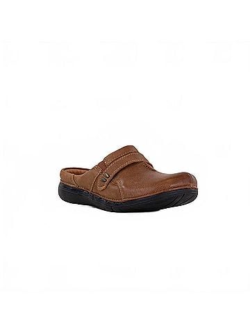 Clarks Women's Un Loop Ease Slip On Shoes (view 2)