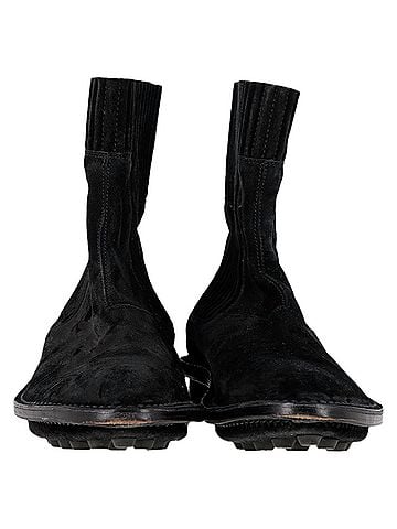 Balenciaga Balenciaga Chelsea Boots in Black Suede (view 2)