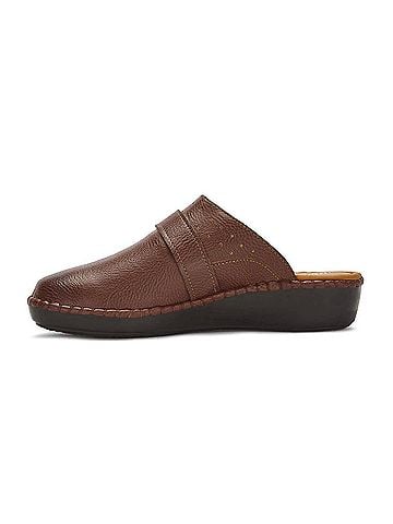 Andrea Women's Comfort Casual Clogs (view 2)
