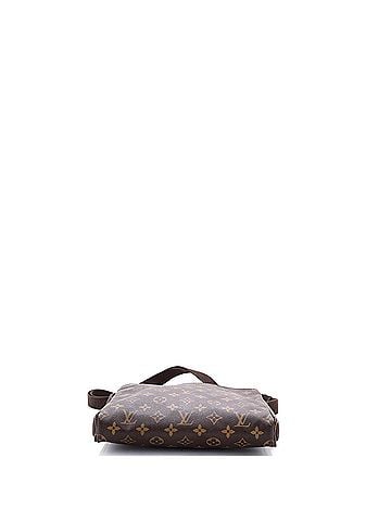 Louis Vuitton Trotteur Beaubourg Handbag Monogram Canvas (view 2)