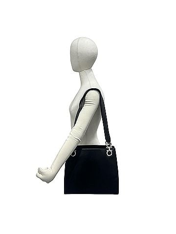 Salvatore Ferragamo Salvatore Ferragamo Gancini Logo Hardware Leather Tote Bag Semi Shoulder Black 28068 (view 2)