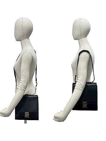 Gucci GUCCI Vintage Old Gucci Logo Hardware Leather Semi-One Shoulder Bag Pouch Black 23171 (view 2)