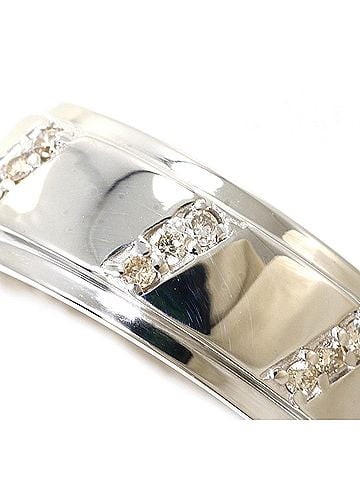 Unbranded 18K (18-karat white gold) ring with 1 diamond (0.06 ct), includes appraisal certificate, total weight 3.4g, like new condition. (view 2)