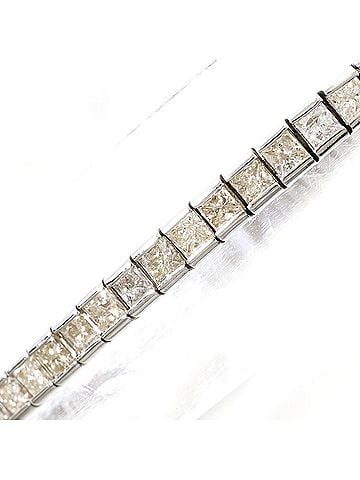 Unbranded 18K (18-karat white gold) bracelet with 4.00 ct diamonds, includes appraisal certificate, total weight 10.9g, 18cm length, like new condition. (view 2)