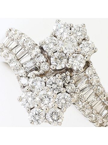 Unbranded 18K (18-karat white gold) ring with 1 diamond (1.36 ct), includes appraisal certificate, total weight 6.9g, like new condition. (view 2)