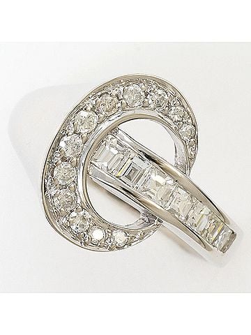 Unbranded 18K (18-karat white gold) ring with 1 diamond (0.71 ct), includes appraisal certificate, total weight 5.3g, like new condition. (view 1)