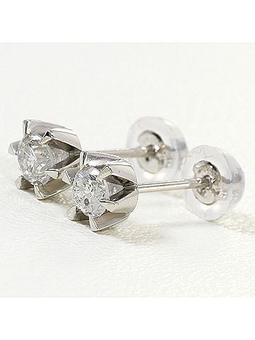 Unbranded Platinum (PT) earrings with 0.15ct diamonds, total weight 1.0g, like new condition. (view 1)