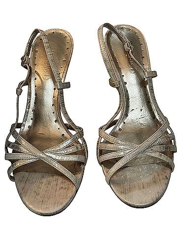 Michelle D. Heels (view 1)