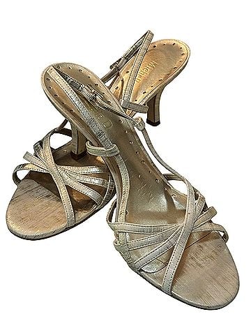 Michelle D. Heels (view 2)