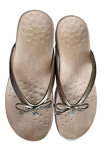 Vionic Vionic  Flip Flops (view 1)