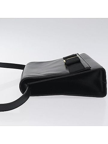 Salvatore Ferragamo Vara Shoulder Bag Leather Black Leather Shoulder Bag Bag (view 2)