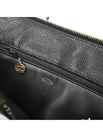 Chanel Vintage Zip Shoulder Bag Chevron Caviar Black Calfskin Shoulder Bag Bag (view 2)