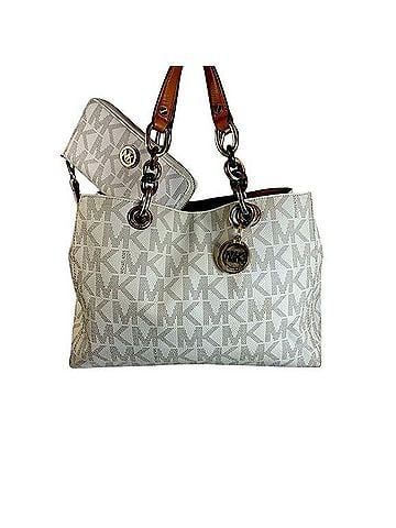 Michael Kors Cynthia Signature Logo w/Jet Set Travel Logo Quarter-Zip Wallet Leather Tote (view 1)
