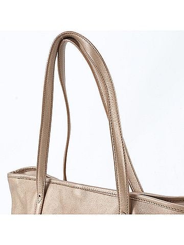 Bvlgari Excellent condition Bvlgari Sotirio leather tote bag/handbag/shoulder bag/handbag in gold for women. (view 2)