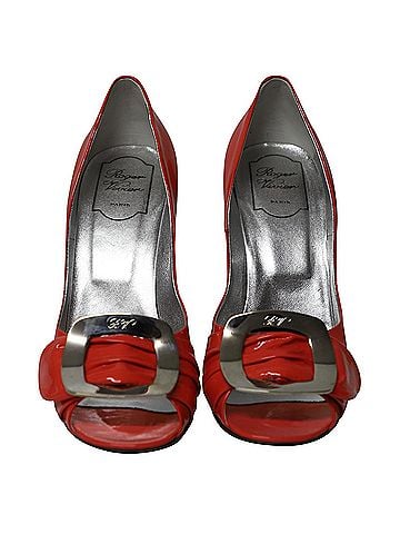 Roger Vivier Roger Vivier Spuntata Gigi Pumps in Coral Patent Leather (view 2)