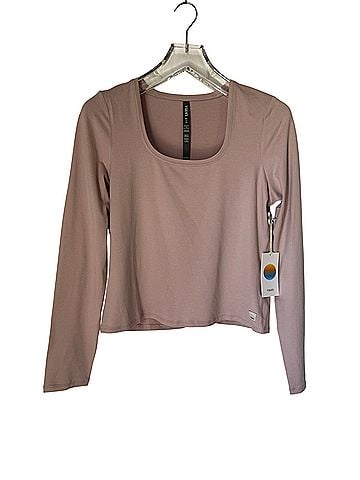 Vuori Halo Essential Scoop Long Sleeve Top (view 1)