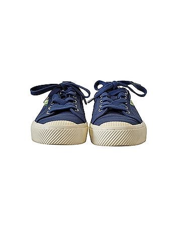 Cariuma Cariuma Sneakers (view 1)