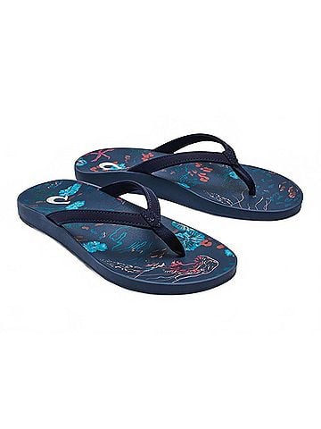 OluKai Women'S Puawe Cushioned Beach Sandals in Midnight Navy Barrier Reef (view 2)