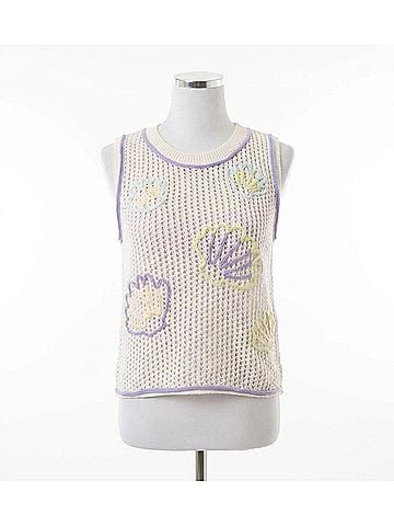 Gilli Gia Crochet Shell Knit Tank in White (view 1)