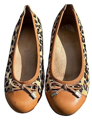 Vionic Flats (view 1)