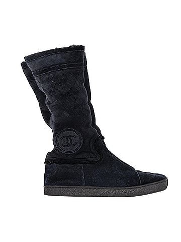 Chanel Chanel CC Logo Shearling Boots in Navy Blue Suede (view 1)
