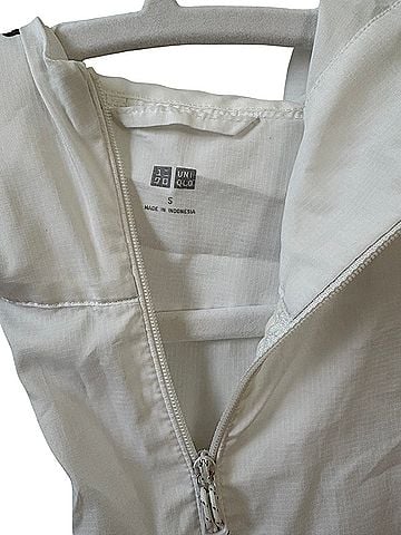 Uniqlo Windbreaker (view 2)