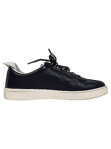 Chanel Chanel CC Pull-Tab Low-Top Sneakers in Black Leather (view 1)