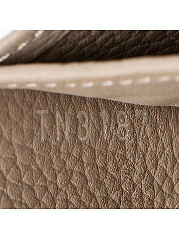 Louis Vuitton Louis Vuitton Mahina Leather Iris NM Wallet (view 2)